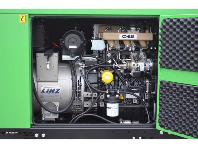 Stromerzeuger Diesel 25kVA 230V 50Hz, 1500 U/Min
Dieselmotor KOHLER KDI 250 4M(EU Stage IIIA), Elektrostart, 55 Liter Tank
Synchrongenerator 4 Pole Bürstenlos mit AVR Regelung
Schallverhaubung, Steuerung Comap AMF 25 (digitale Anzeige für Spannung, Strom, Frequenz, Tankinhalt), Not Aus Schalter, Batterieladegerät inkl. externen Geräteanbaustecker, Betriebswahlschaltung IT/TN (Feld/ Haus) CEE 400V 32A 3P+N+T, CEE 230V 16A 2P+T